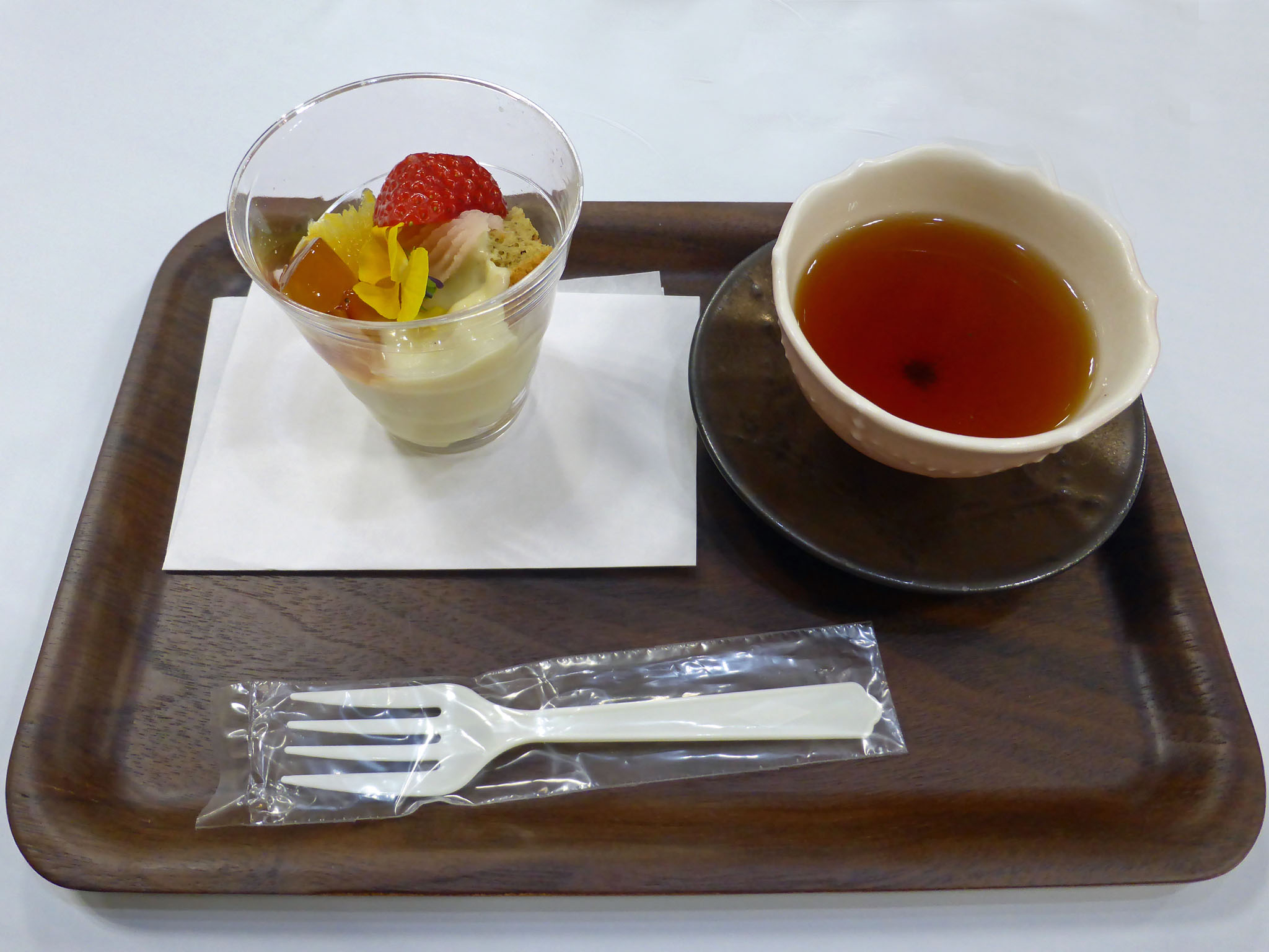 和紅茶「ただにしき」と「茶-トライフル」