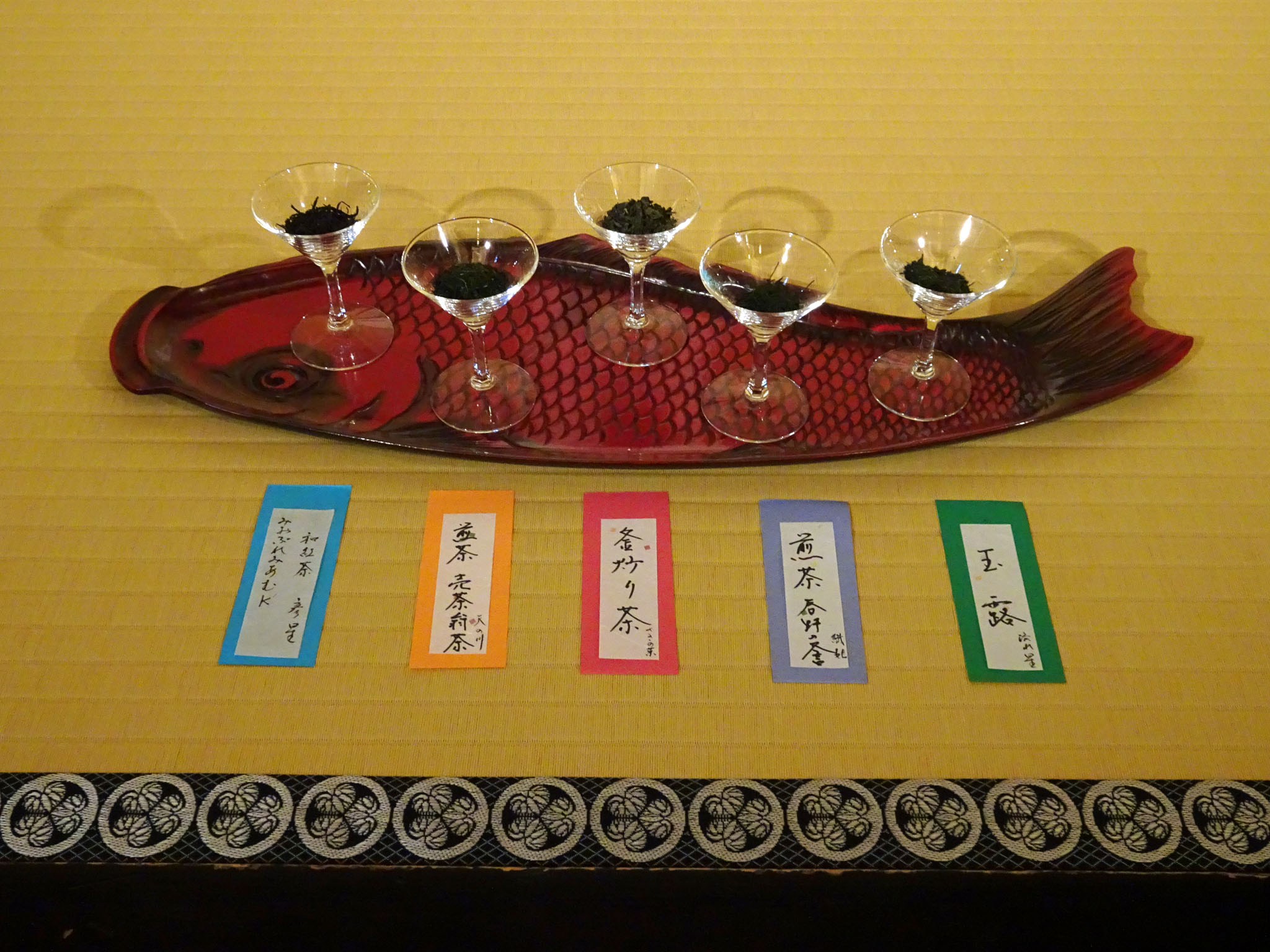 各席で使用した茶葉の展示