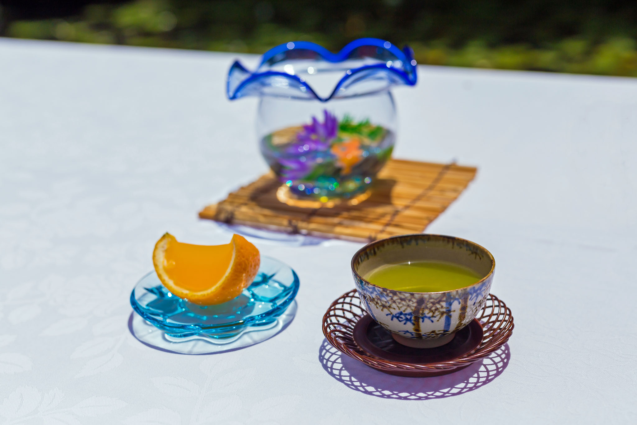 しっかり冷えたお茶とオレンジゼリー