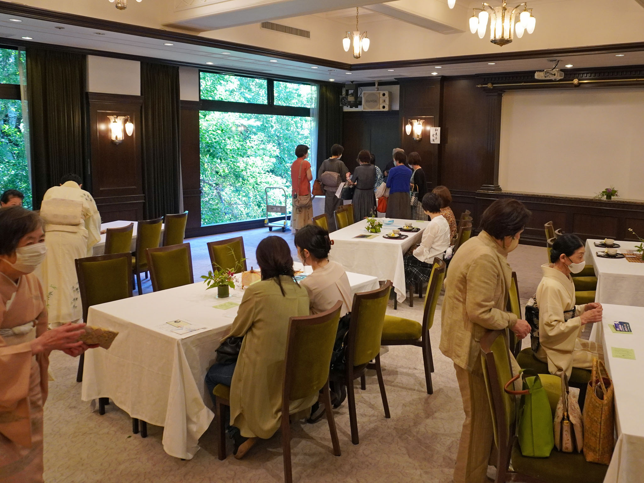 呈茶席 喫茶店形式のお茶席です