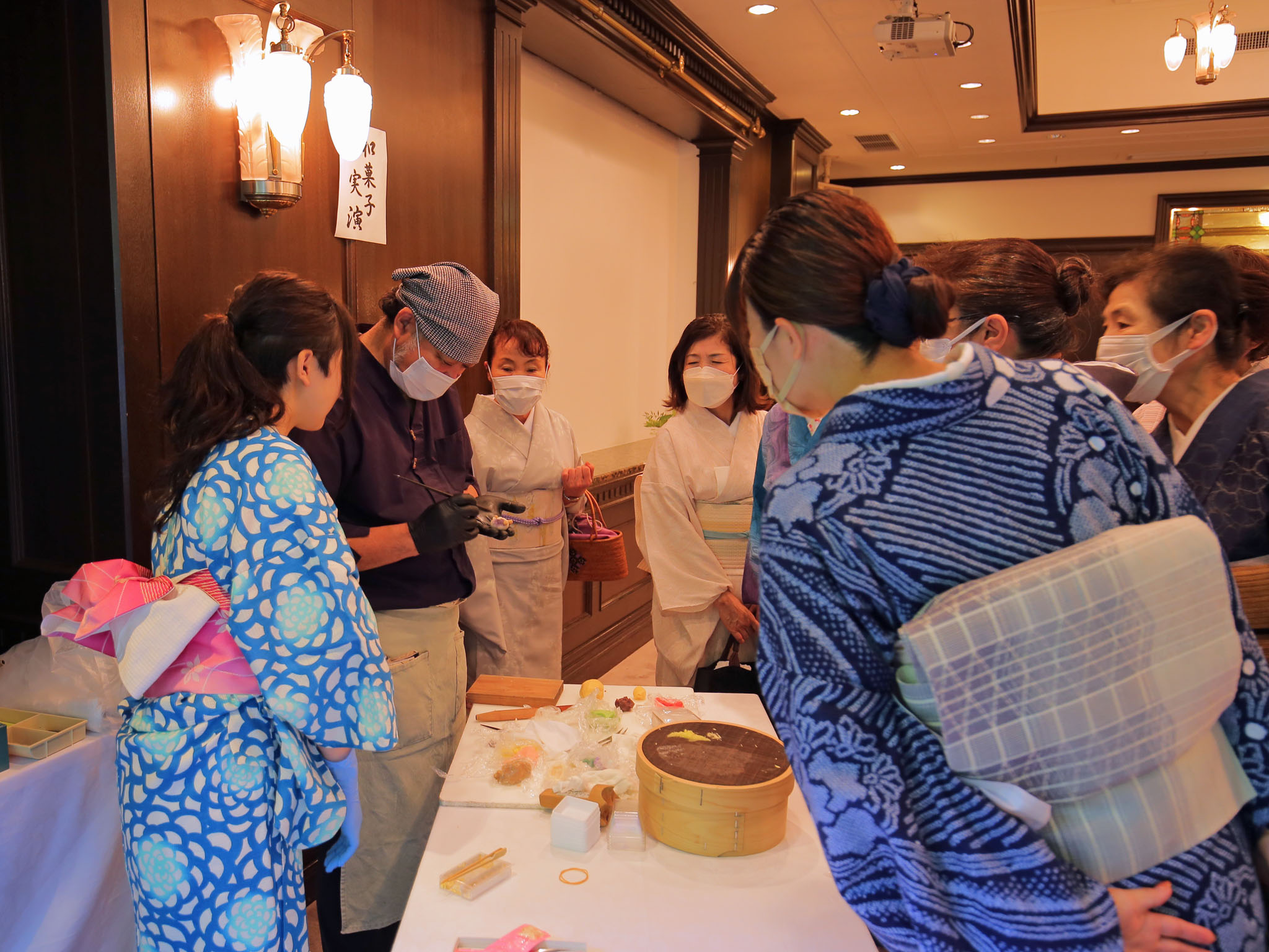 毎年恒例 竹翁堂さまによるお菓子作り実演