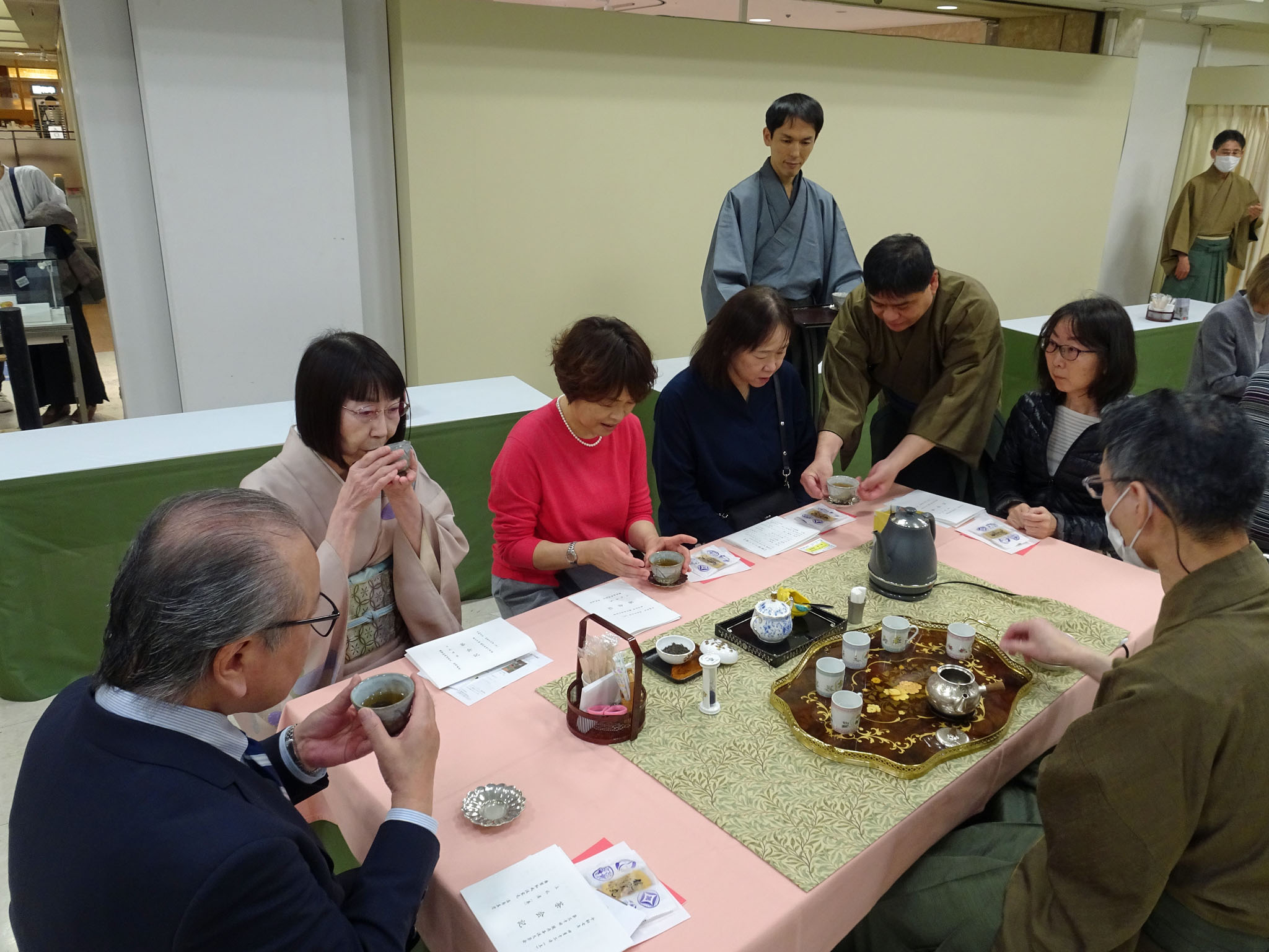 和紅茶席 象嵌盆席 静風流家元夫妻にご入席いただきました